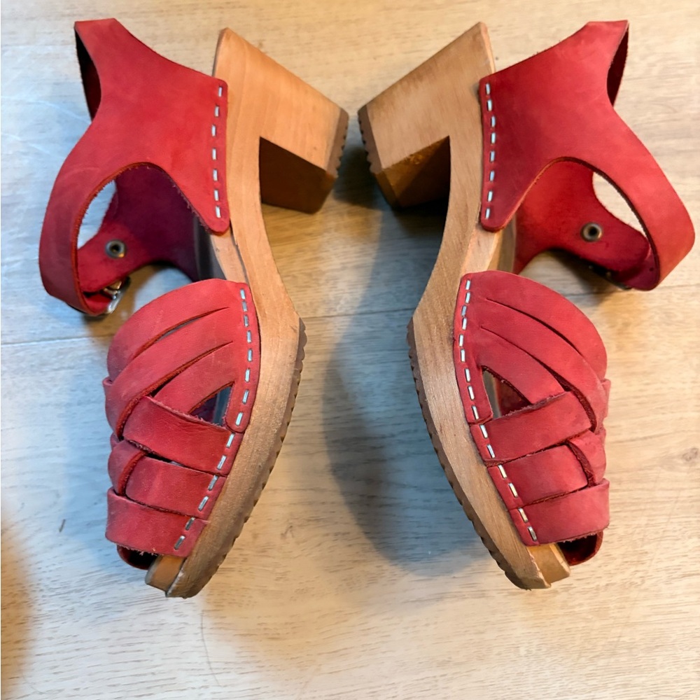 Swedish Red Woven Leather Clog Sandals. Wooden. - Picture 3 of 4